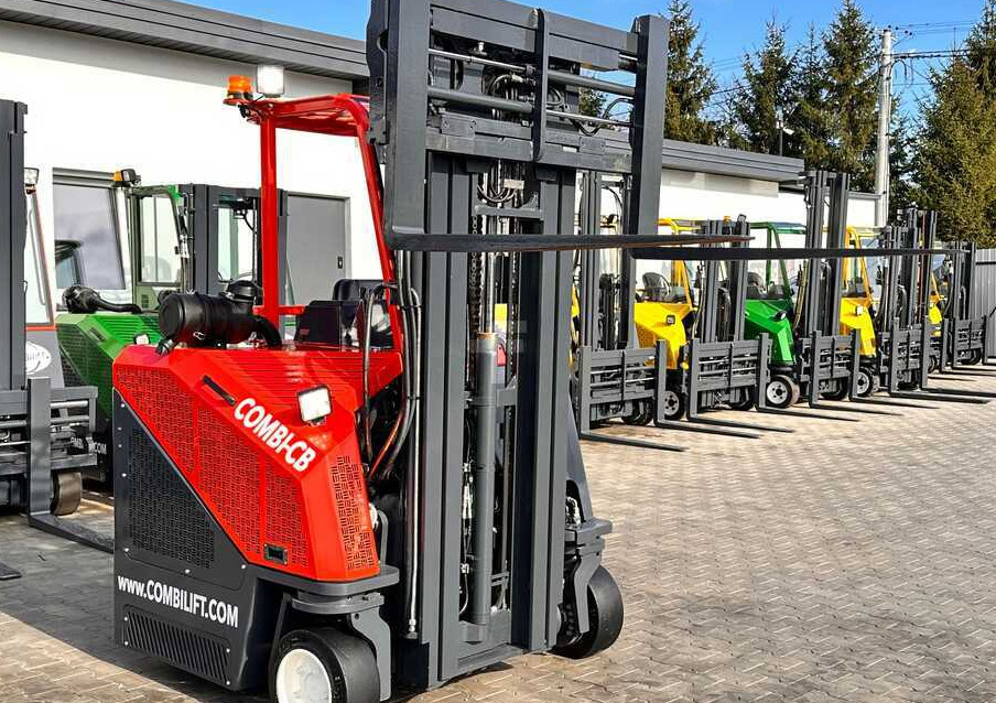 Combilift C3000CB / LPG / TRIPLEX / 5500MM / FREE LIFT / SIDE SHIFT + FORK POSITIONER / LIKE NEW - Empilhador de 4 vias: foto 3 Combilift C3000CB / LPG / TRIPLEX / 5500MM / FREE LIFT / SIDE SHIFT + FORK POSITIONER / LIKE NEW - Empilhador de 4 vias: foto 3