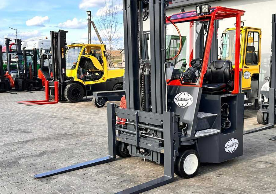 Combilift C3000CB / LPG / TRIPLEX / 5500MM / FREE LIFT / SIDE SHIFT + FORK POSITIONER / LIKE NEW - Empilhador de 4 vias: foto 1 Combilift C3000CB / LPG / TRIPLEX / 5500MM / FREE LIFT / SIDE SHIFT + FORK POSITIONER / LIKE NEW - Empilhador de 4 vias: foto 1