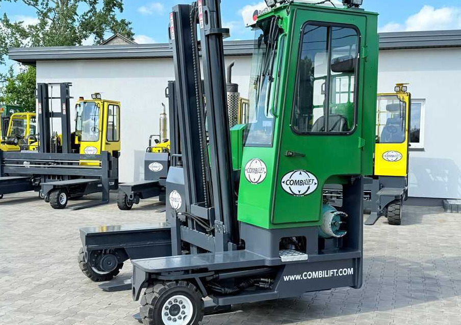 Combilift C3500 / DUPLEX 4100MM / GAS / EXTENDABLE FORKS / CABIN / HEATING + AIR CONDITIONING / LIKE NEW - Empilhador de 4 vias: foto 3 Combilift C3500 / DUPLEX 4100MM / GAS / EXTENDABLE FORKS / CABIN / HEATING + AIR CONDITIONING / LIKE NEW - Empilhador de 4 vias: foto 3