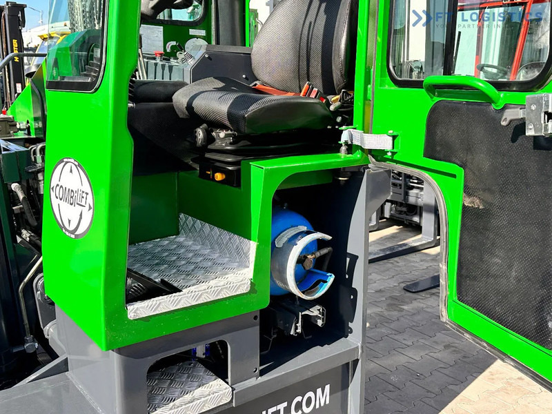 Combilift C4000 / LPG / DUPLEX / 4500MM / FREE LIFT / LIKE NEW C4000 / LPG / DUPLEX / 4500MM / FREE LIFT / LIKE NEW - Empilhador de 4 vias: foto 5 Combilift C4000 / LPG / DUPLEX / 4500MM / FREE LIFT / LIKE NEW C4000 / LPG / DUPLEX / 4500MM / FREE LIFT / LIKE NEW - Empilhador de 4 vias: foto 5
