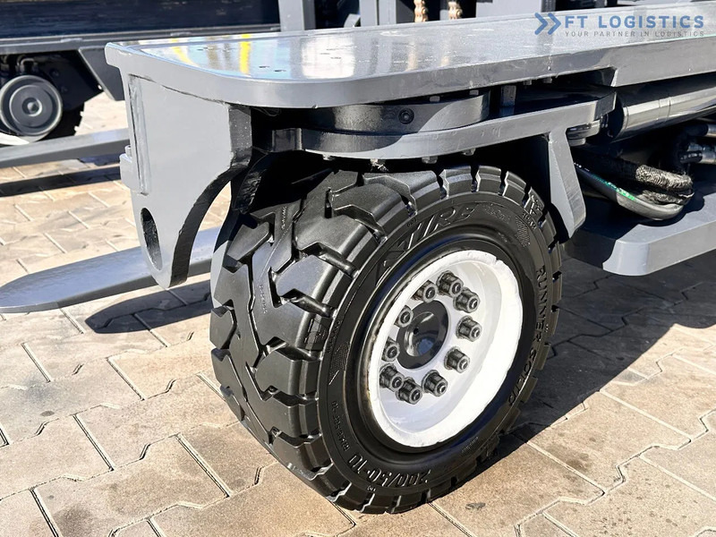 Combilift C4000 / LPG / DUPLEX / 4500MM / FREE LIFT / LIKE NEW C4000 / LPG / DUPLEX / 4500MM / FREE LIFT / LIKE NEW - Empilhador de 4 vias: foto 4 Combilift C4000 / LPG / DUPLEX / 4500MM / FREE LIFT / LIKE NEW C4000 / LPG / DUPLEX / 4500MM / FREE LIFT / LIKE NEW - Empilhador de 4 vias: foto 4