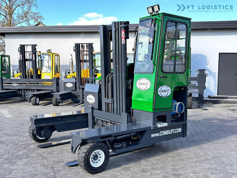 Combilift C4000 / TRIPLEX / 4900MM / LPG / FREE LIFT / FORK SHIFT / LIKE NEW C4000 / TRIPLEX / 4900MM / LPG / FREE LIFT / FORK SHIFT / LIK - Empilhador de 4 vias: foto 1 Combilift C4000 / TRIPLEX / 4900MM / LPG / FREE LIFT / FORK SHIFT / LIKE NEW C4000 / TRIPLEX / 4900MM / LPG / FREE LIFT / FORK SHIFT / LIK - Empilhador de 4 vias: foto 1