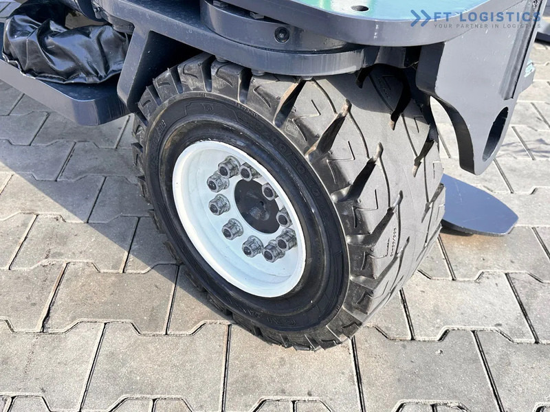 Combilift C4000 / TRIPLEX / 4900MM / LPG / FREE LIFT / FORK SHIFT / LIKE NEW C4000 / TRIPLEX / 4900MM / LPG / FREE LIFT / FORK SHIFT / LIK - Empilhador de 4 vias: foto 5 Combilift C4000 / TRIPLEX / 4900MM / LPG / FREE LIFT / FORK SHIFT / LIKE NEW C4000 / TRIPLEX / 4900MM / LPG / FREE LIFT / FORK SHIFT / LIK - Empilhador de 4 vias: foto 5