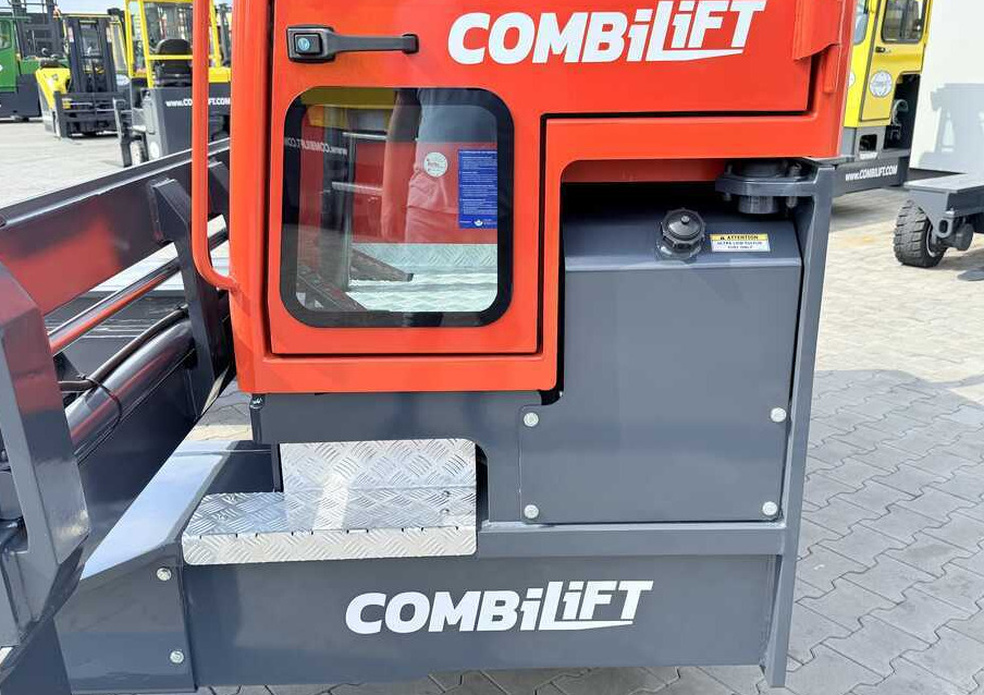 Combilift C4500 / DIESEL / TRIPLEX - 6420MM / FREE-LIFT / WIDE FORK POSITIONER - Empilhador de 4 vias: foto 3 Combilift C4500 / DIESEL / TRIPLEX - 6420MM / FREE-LIFT / WIDE FORK POSITIONER - Empilhador de 4 vias: foto 3