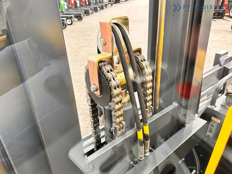 Combilift C4500 / DUPLEX / 4050MM / DIESEL / WIDE POSITIONER / FREE LIFT C4500 / DUPLEX / 4050MM / DIESEL / WIDE POSITIONER / FREE LIFT - Empilhador de 4 vias: foto 2 Combilift C4500 / DUPLEX / 4050MM / DIESEL / WIDE POSITIONER / FREE LIFT C4500 / DUPLEX / 4050MM / DIESEL / WIDE POSITIONER / FREE LIFT - Empilhador de 4 vias: foto 2