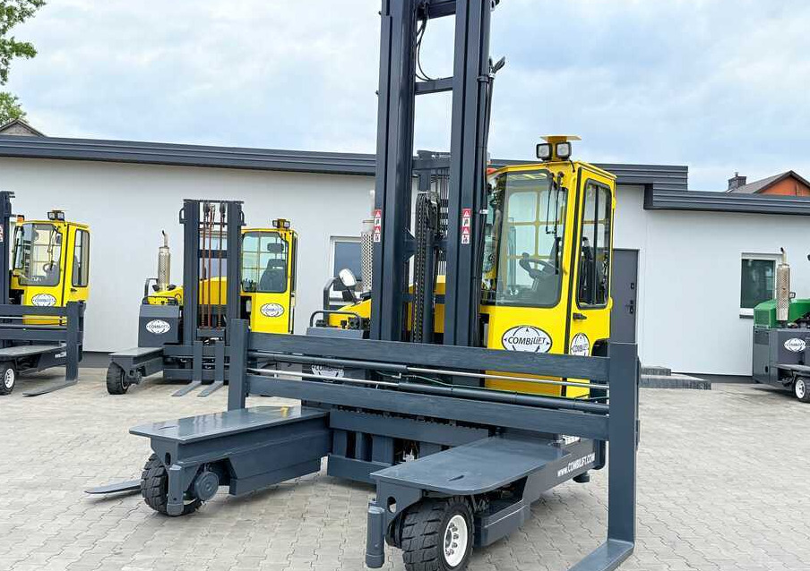 Combilift C5000 / TRIPLEX 7500MM / WIDE FORK POSITIONER / FREE LIFT / NEW TYRES / HEATED CABIN - Empilhador de 4 vias: foto 2 Combilift C5000 / TRIPLEX 7500MM / WIDE FORK POSITIONER / FREE LIFT / NEW TYRES / HEATED CABIN - Empilhador de 4 vias: foto 2