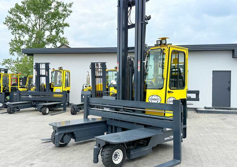 Combilift C5000 / TRIPLEX 7500MM / WIDE FORK POSITIONER / FREE LIFT / NEW TYRES / HEATED CABIN - Empilhador de 4 vias: foto 1 Combilift C5000 / TRIPLEX 7500MM / WIDE FORK POSITIONER / FREE LIFT / NEW TYRES / HEATED CABIN - Empilhador de 4 vias: foto 1