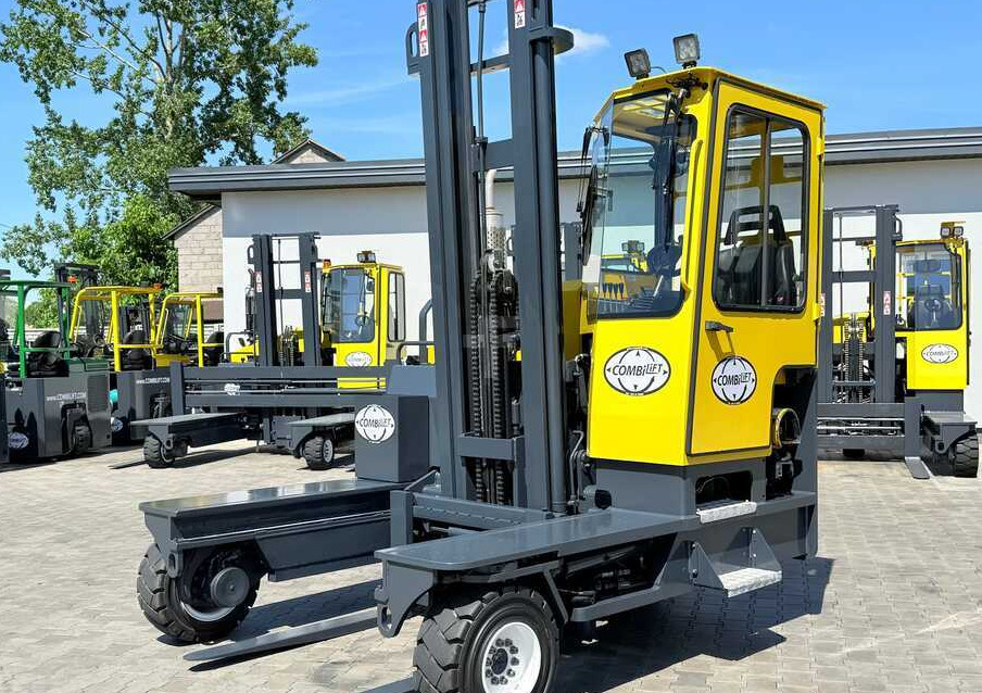 Combilift C5000XL / DUPLEX 4500MM / FREE-LIFT / POSITIONER / NEW TIRES / LIKE NEW - Empilhador de 4 vias: foto 1 Combilift C5000XL / DUPLEX 4500MM / FREE-LIFT / POSITIONER / NEW TIRES / LIKE NEW - Empilhador de 4 vias: foto 1