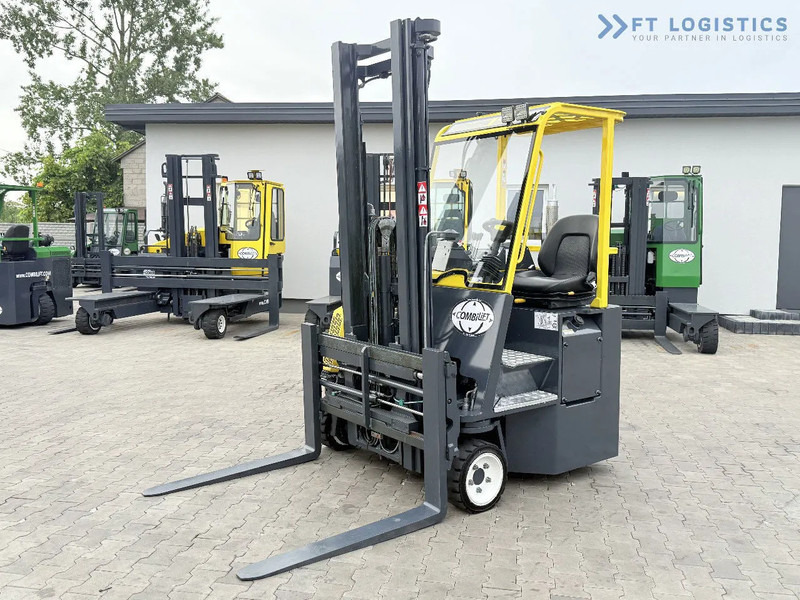 Combilift CB2500 / DUPLEX / 4100MM / DIESEL / FREE LIFT / FORK POSITIONER / SIDE SHIFT / LIKE NEW / Wide range of four-way and side loader - Empilhador de 4 vias: foto 3 Combilift CB2500 / DUPLEX / 4100MM / DIESEL / FREE LIFT / FORK POSITIONER / SIDE SHIFT / LIKE NEW / Wide range of four-way and side loader - Empilhador de 4 vias: foto 3