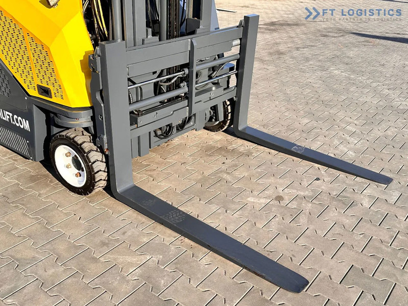 Combilift CB3000 / LPG / DUPLEX / 4000MM / FREE LIFT / NEW TIRES / LIKE NEW CB3000 / LPG / DUPLEX / 4000MM / FREE LIFT / NEW TIRES / LIKE - Empilhador de 4 vias: foto 4 Combilift CB3000 / LPG / DUPLEX / 4000MM / FREE LIFT / NEW TIRES / LIKE NEW CB3000 / LPG / DUPLEX / 4000MM / FREE LIFT / NEW TIRES / LIKE - Empilhador de 4 vias: foto 4