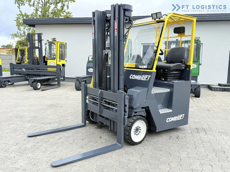 Combilift CB4000 / GAS / TRIPLEX 5200MM / FREE LIFT / FORK POSITIONER / SIDE SHIFT / EXCELLENT CONDITION / Wide range of four-way and side - Empilhador de 4 vias: foto 1 Combilift CB4000 / GAS / TRIPLEX 5200MM / FREE LIFT / FORK POSITIONER / SIDE SHIFT / EXCELLENT CONDITION / Wide range of four-way and side - Empilhador de 4 vias: foto 1