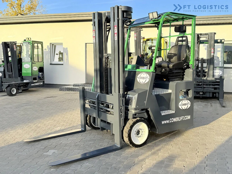 Combilift CB4000 / GAS / TRIPLEX 5200MM / FREE LIFT / FORK POSITIONER / SIDE SHIFT / EXCELLENT CONDITION / Wide range of four-way and side - Empilhador de 4 vias: foto 1 Combilift CB4000 / GAS / TRIPLEX 5200MM / FREE LIFT / FORK POSITIONER / SIDE SHIFT / EXCELLENT CONDITION / Wide range of four-way and side - Empilhador de 4 vias: foto 1