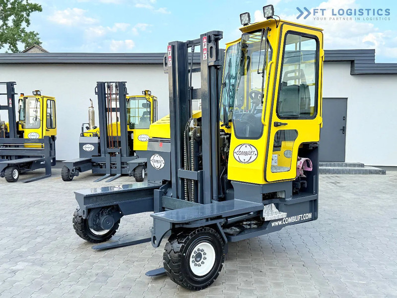 Combilift COMBILIFT C3000XL LARGE CABIN – DUPLEX 3200mm – Year 2015 – LPG – FREE LIFT – SIDESHIFT – CONDITION 5/5 COMBILIFT C3000XL LARGE - Empilhador de 4 vias: foto 1 Combilift COMBILIFT C3000XL LARGE CABIN – DUPLEX 3200mm – Year 2015 – LPG – FREE LIFT – SIDESHIFT – CONDITION 5/5 COMBILIFT C3000XL LARGE - Empilhador de 4 vias: foto 1