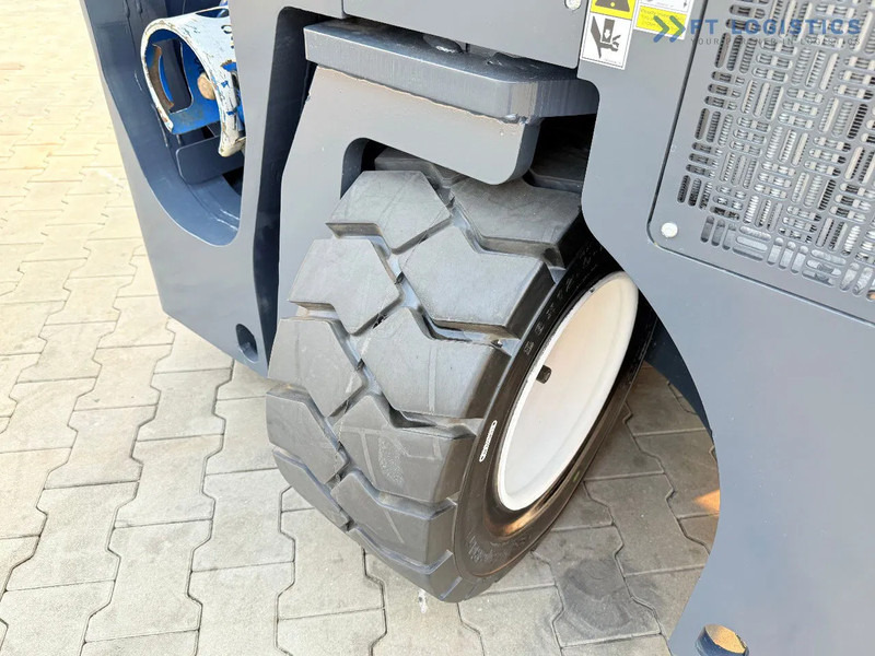 Empilhador de 4 vias Combilift COMBILIFT C4000CB – TRIPLEX 5200mm – Year 2017 – LPG – FREE LIFT – SIDESHIFT – FORK POSITIONER – CONDITION 5/5 COMBILIFT C4000CB: foto 10 Empilhador de 4 vias Combilift COMBILIFT C4000CB – TRIPLEX 5200mm – Year 2017 – LPG – FREE LIFT – SIDESHIFT – FORK POSITIONER – CONDITION 5/5 COMBILIFT C4000CB: foto 10