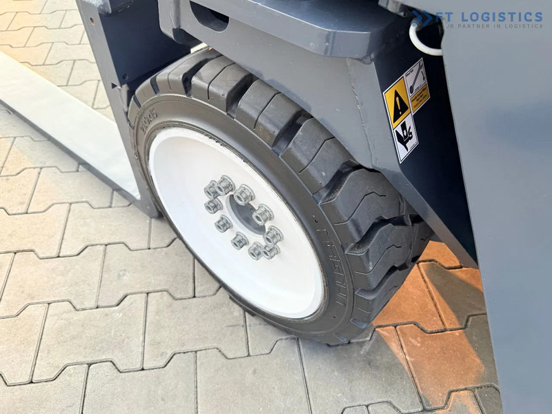 Empilhador de 4 vias Combilift COMBILIFT C4000CB – TRIPLEX 5200mm – Year 2017 – LPG – FREE LIFT – SIDESHIFT – FORK POSITIONER – CONDITION 5/5 COMBILIFT C4000CB: foto 11 Empilhador de 4 vias Combilift COMBILIFT C4000CB – TRIPLEX 5200mm – Year 2017 – LPG – FREE LIFT – SIDESHIFT – FORK POSITIONER – CONDITION 5/5 COMBILIFT C4000CB: foto 11