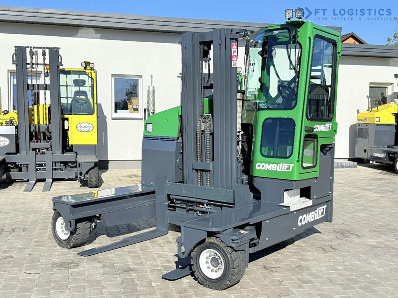 Combilift Combilift FOUR-WAY MULTIDIRECTIONAL FORKLIFT C4500 / DIESEL / TRIPLEX 4900MM / ONLY 4854 HOURS / FORK POSITIONER / FULL CABIN – - Empilhador de 4 vias: foto 4 Combilift Combilift FOUR-WAY MULTIDIRECTIONAL FORKLIFT C4500 / DIESEL / TRIPLEX 4900MM / ONLY 4854 HOURS / FORK POSITIONER / FULL CABIN – - Empilhador de 4 vias: foto 4