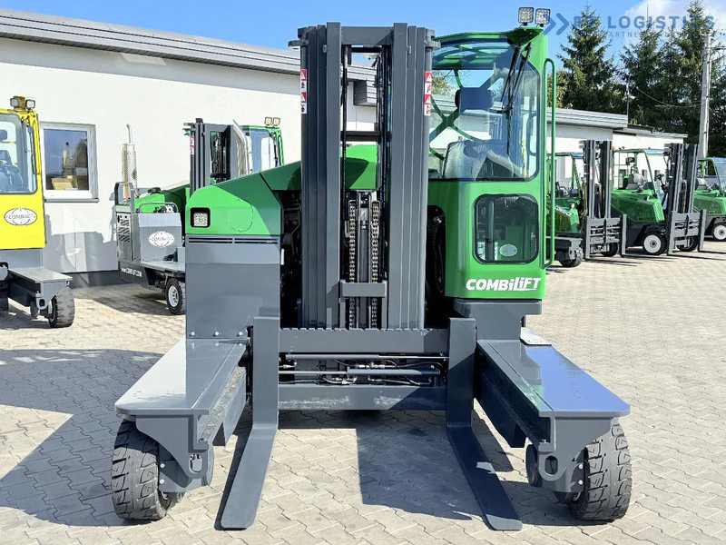 Combilift FOUR-WAY / MULTI-DIRECTIONAL FORKLIFT C4500 / DIESEL / TRIPLEX 4900MM / ONLY 4160 WORKING HOURS / FORK POSITIONER / FULL CABIN W - Empilhador de 4 vias: foto 4 Combilift FOUR-WAY / MULTI-DIRECTIONAL FORKLIFT C4500 / DIESEL / TRIPLEX 4900MM / ONLY 4160 WORKING HOURS / FORK POSITIONER / FULL CABIN W - Empilhador de 4 vias: foto 4