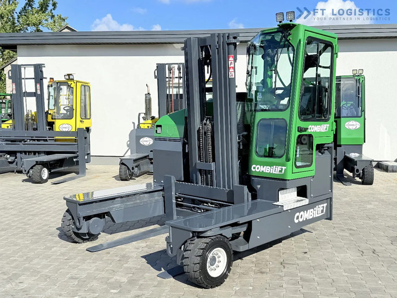 Combilift FOUR-WAY / MULTI-DIRECTIONAL FORKLIFT C4500 / DIESEL / TRIPLEX 4900MM / ONLY 4160 WORKING HOURS / FORK POSITIONER / FULL CABIN W - Empilhador de 4 vias: foto 2 Combilift FOUR-WAY / MULTI-DIRECTIONAL FORKLIFT C4500 / DIESEL / TRIPLEX 4900MM / ONLY 4160 WORKING HOURS / FORK POSITIONER / FULL CABIN W - Empilhador de 4 vias: foto 2