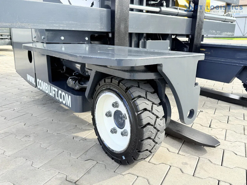 Combilift FOUR-WAY / MULTI-DIRECTIONAL FORKLIFT / ONLY 491 HOURS / C2500 / GAS / DUPLEX 4600MM / SHORT – ONLY 1900MM / WIDTH 2700MM WITH F - Empilhador de 4 vias: foto 5 Combilift FOUR-WAY / MULTI-DIRECTIONAL FORKLIFT / ONLY 491 HOURS / C2500 / GAS / DUPLEX 4600MM / SHORT – ONLY 1900MM / WIDTH 2700MM WITH F - Empilhador de 4 vias: foto 5