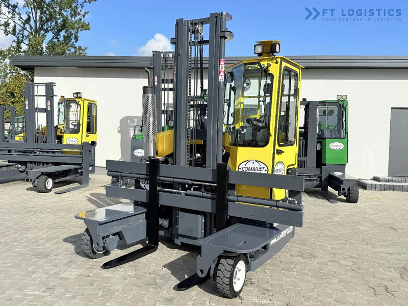 Empilhador de 4 vias Combilift FOUR-WAY / MULTI-DIRECTIONAL FORKLIFT / ONLY 491 HOURS / C2500 / GAS / DUPLEX 4600MM / SHORT – ONLY 1900MM / WIDTH 2700MM WITH F: foto 1