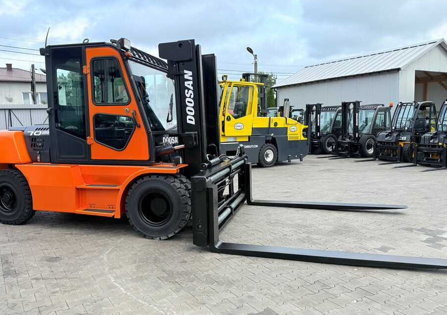 Empilhadeira a diesel Doosan DOOSAN / DUPLEX 3000MM / SIDE SHIFT / FORK POSITIONER / 2500MM FORKS / 7000KG / CABIN / LIKE NEW: foto 22