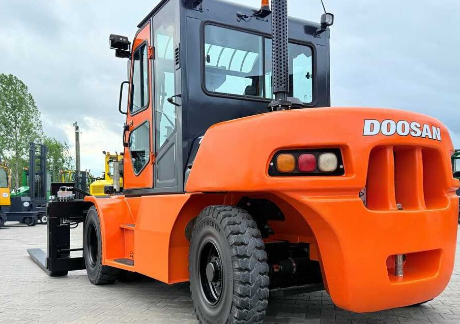 Empilhadeira a diesel Doosan DOOSAN / DUPLEX 3000MM / SIDE SHIFT / FORK POSITIONER / 2500MM FORKS / 7000KG / CABIN / LIKE NEW: foto 7
