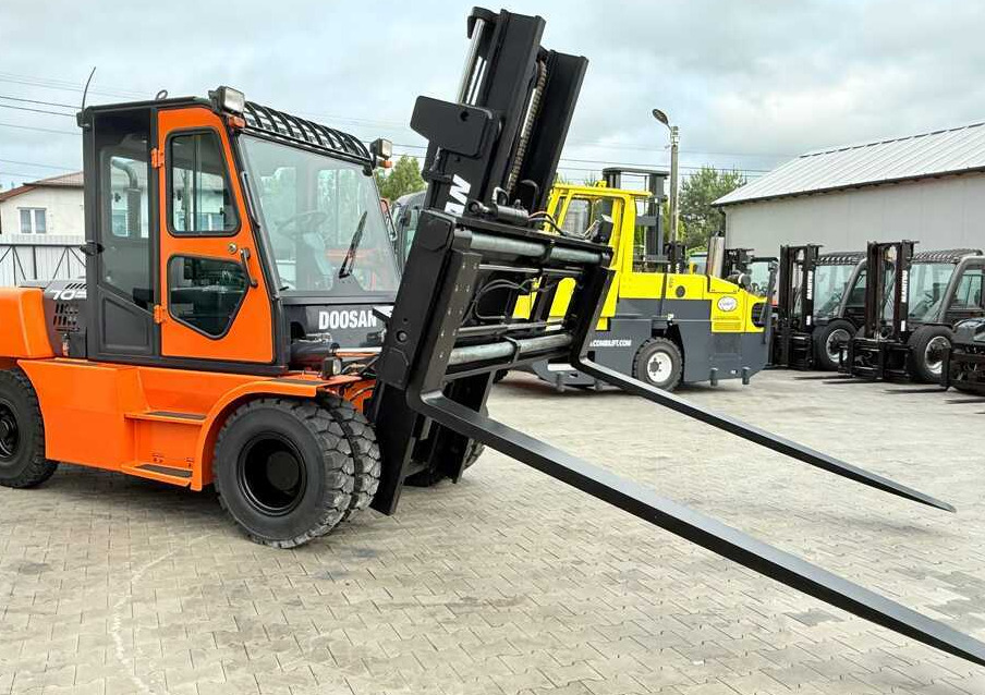 Empilhadeira a diesel Doosan DOOSAN / DUPLEX 3000MM / SIDE SHIFT / FORK POSITIONER / 2500MM FORKS / 7000KG / CABIN / LIKE NEW: foto 27