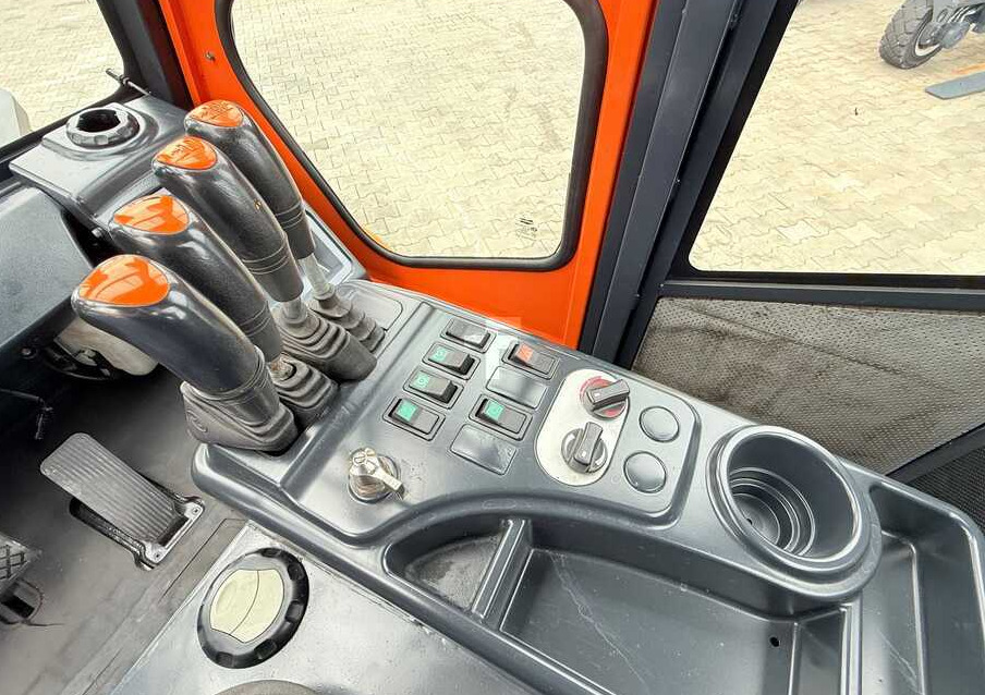 Empilhadeira a diesel Doosan DOOSAN / DUPLEX 3000MM / SIDE SHIFT / FORK POSITIONER / 2500MM FORKS / 7000KG / CABIN / LIKE NEW: foto 11