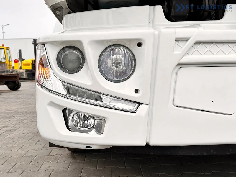 Renault Midlum 250 Renault D 250 / AUTOMATIC / 4X2 / 18 PALLETS / TAIL LIFT / SIDE BOARDS / curtainsider truck - Caminhão com lona: foto 4 Renault Midlum 250 Renault D 250 / AUTOMATIC / 4X2 / 18 PALLETS / TAIL LIFT / SIDE BOARDS / curtainsider truck - Caminhão com lona: foto 4