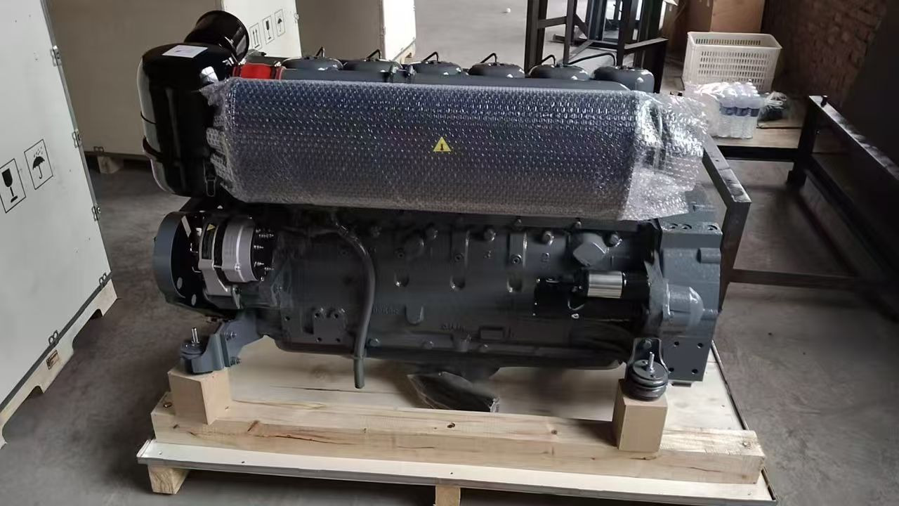 DEUTZ F4L912 - Motor de Escavadeira: foto 1 DEUTZ F4L912 - Motor de Escavadeira: foto 1