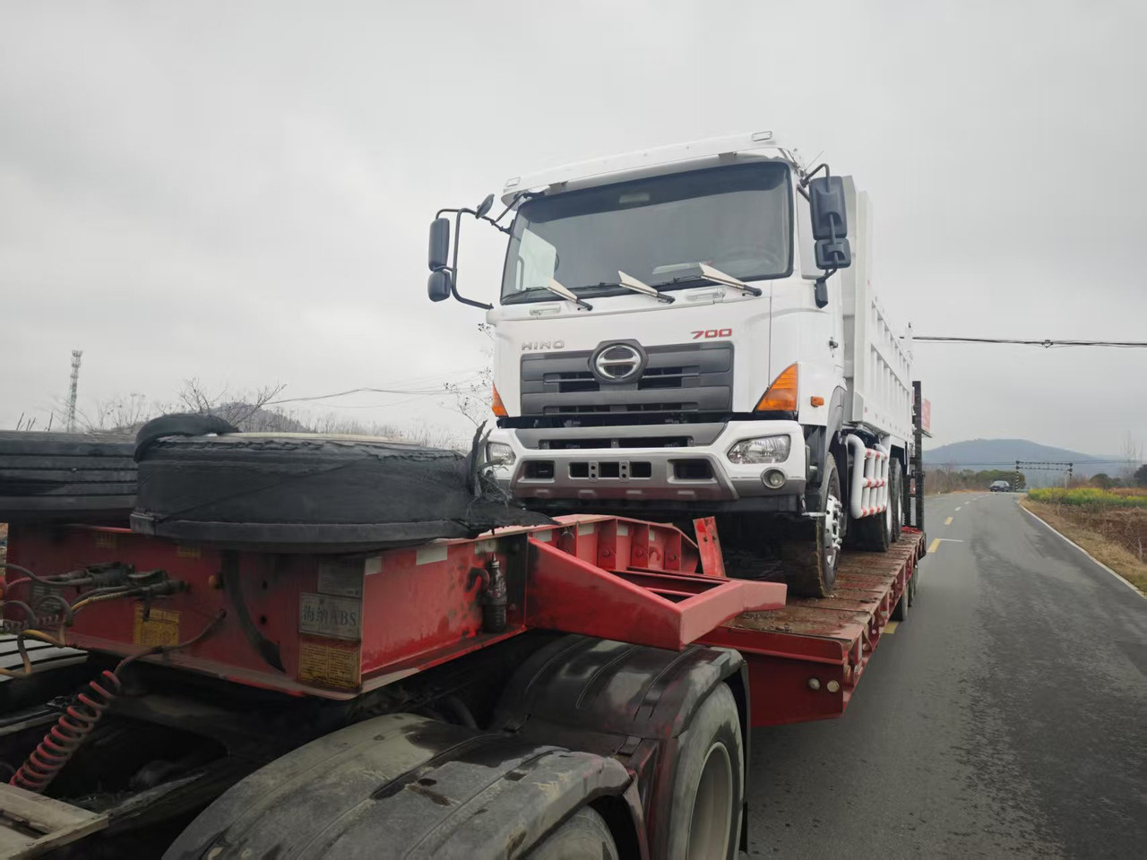 HINO HINO 700 - Caminhão basculante: foto 4 HINO HINO 700 - Caminhão basculante: foto 4