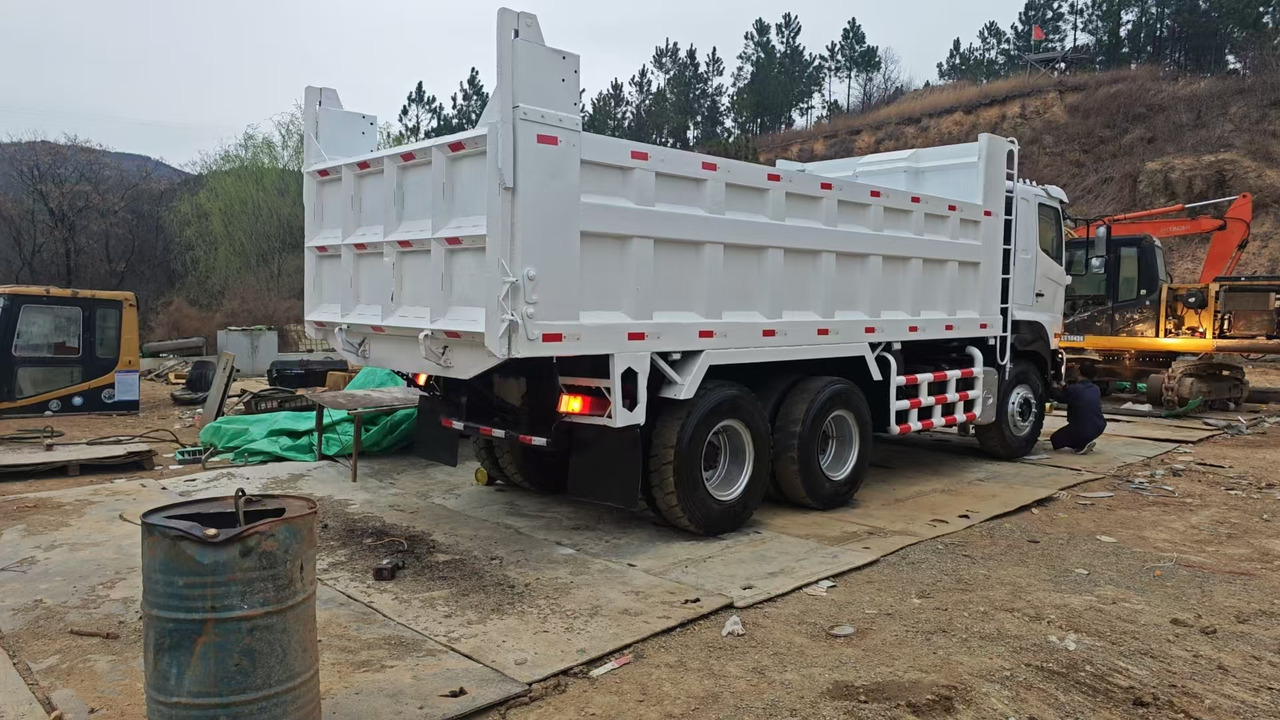 HINO HINO 700 - Caminhão basculante: foto 4 HINO HINO 700 - Caminhão basculante: foto 4