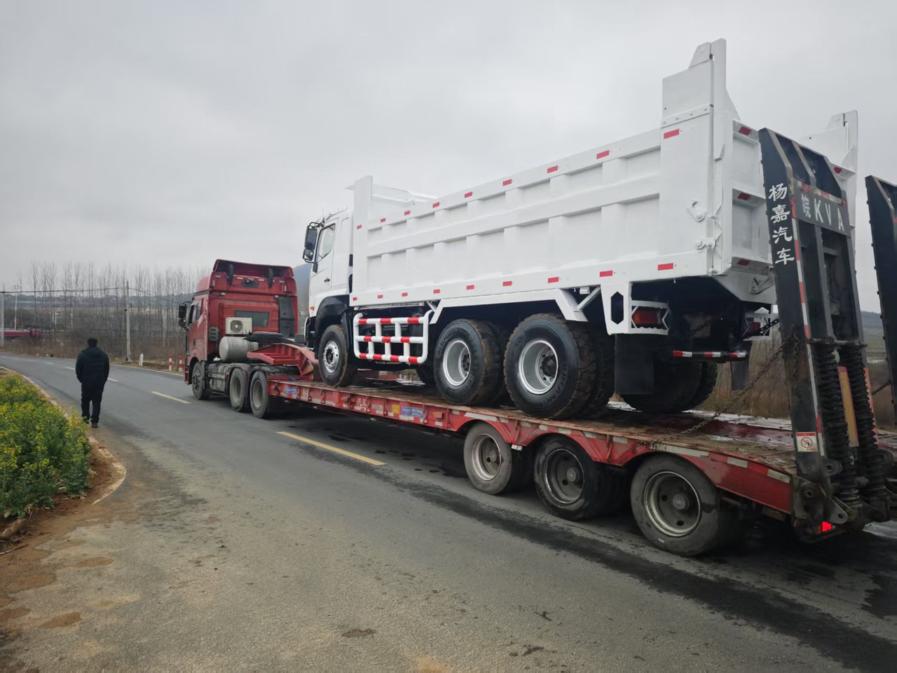 HINO HINO 700 - Caminhão basculante: foto 3 HINO HINO 700 - Caminhão basculante: foto 3