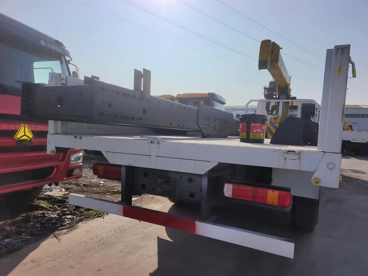 HOWO HOWO 371 chassis,10 TONS crane truck - Caminhão grua: foto 3 HOWO HOWO 371 chassis,10 TONS crane truck - Caminhão grua: foto 3