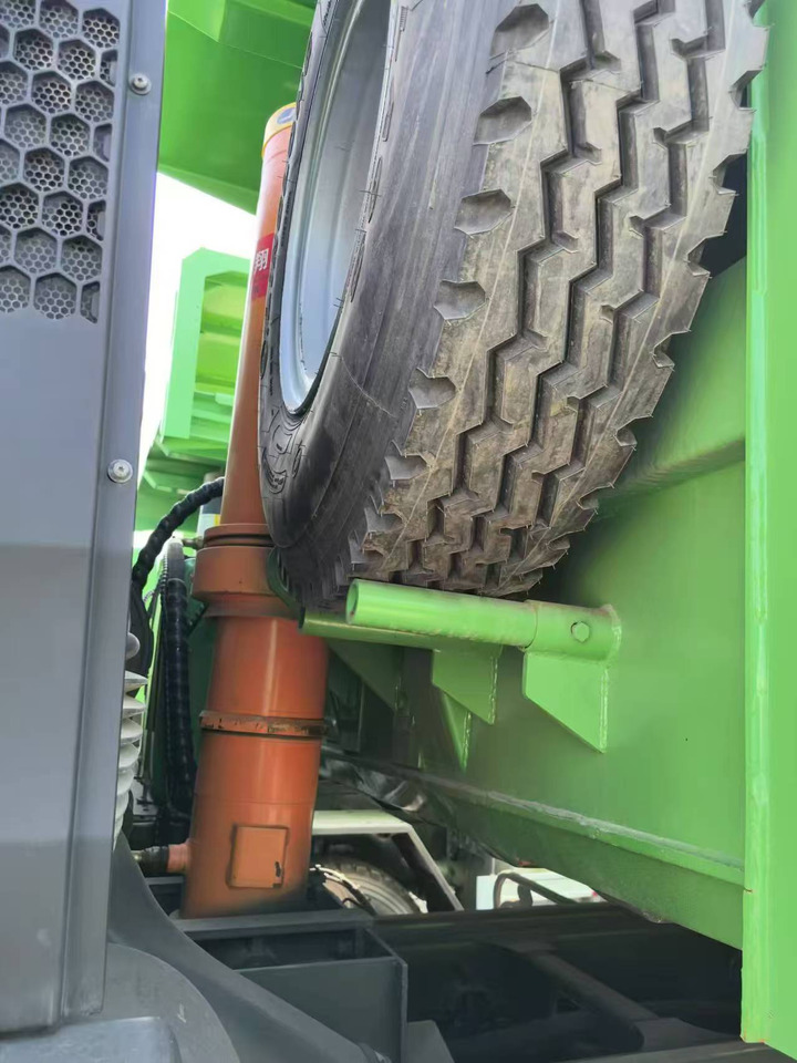 HOWO HOWO 6*6 dump truck - Caminhão basculante: foto 3 HOWO HOWO 6*6 dump truck - Caminhão basculante: foto 3