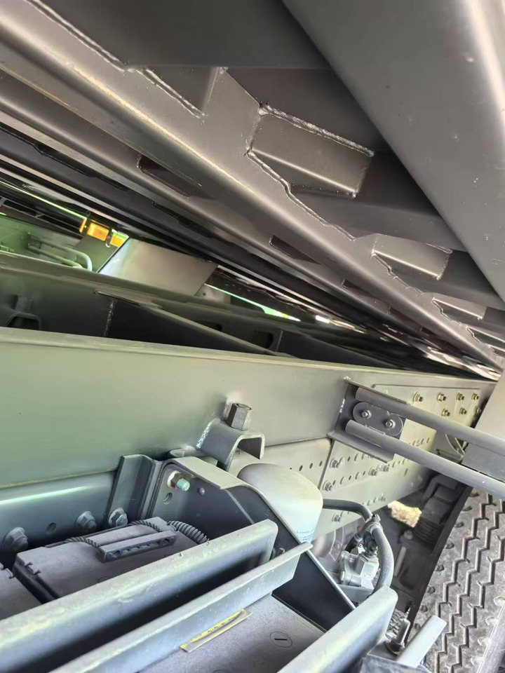 HOWO HOWO 6*6 dump truck - Caminhão basculante: foto 4 HOWO HOWO 6*6 dump truck - Caminhão basculante: foto 4