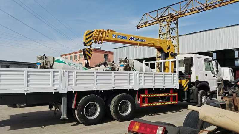 HOWO ,XCMG HOWO 375 engine,XCMG 12 tons crane truck - Caminhão grua: foto 4 HOWO ,XCMG HOWO 375 engine,XCMG 12 tons crane truck - Caminhão grua: foto 4