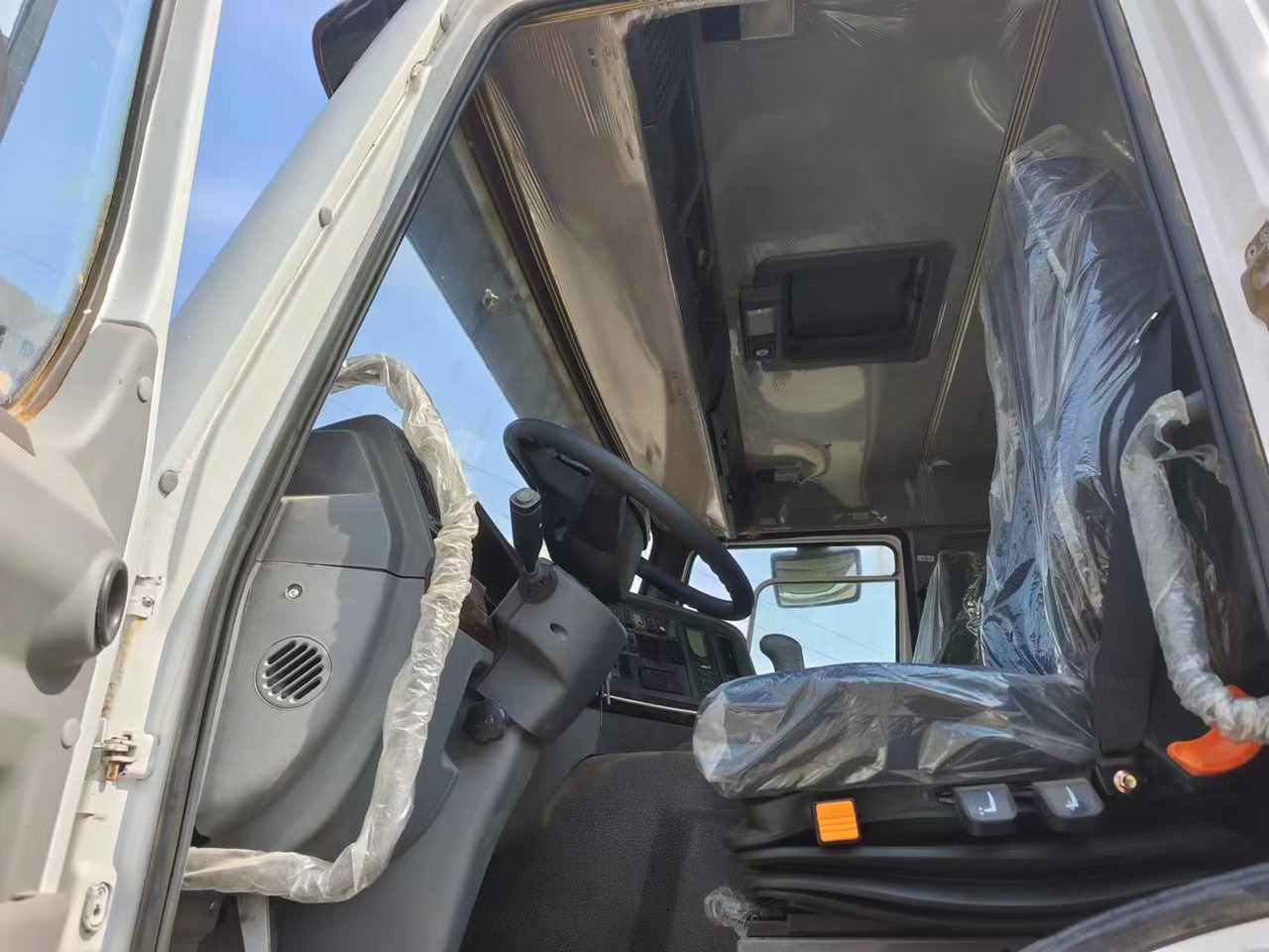 SINOTRUK 20 CBM,6×4 - Caminhão tanque: foto 5 SINOTRUK 20 CBM,6×4 - Caminhão tanque: foto 5