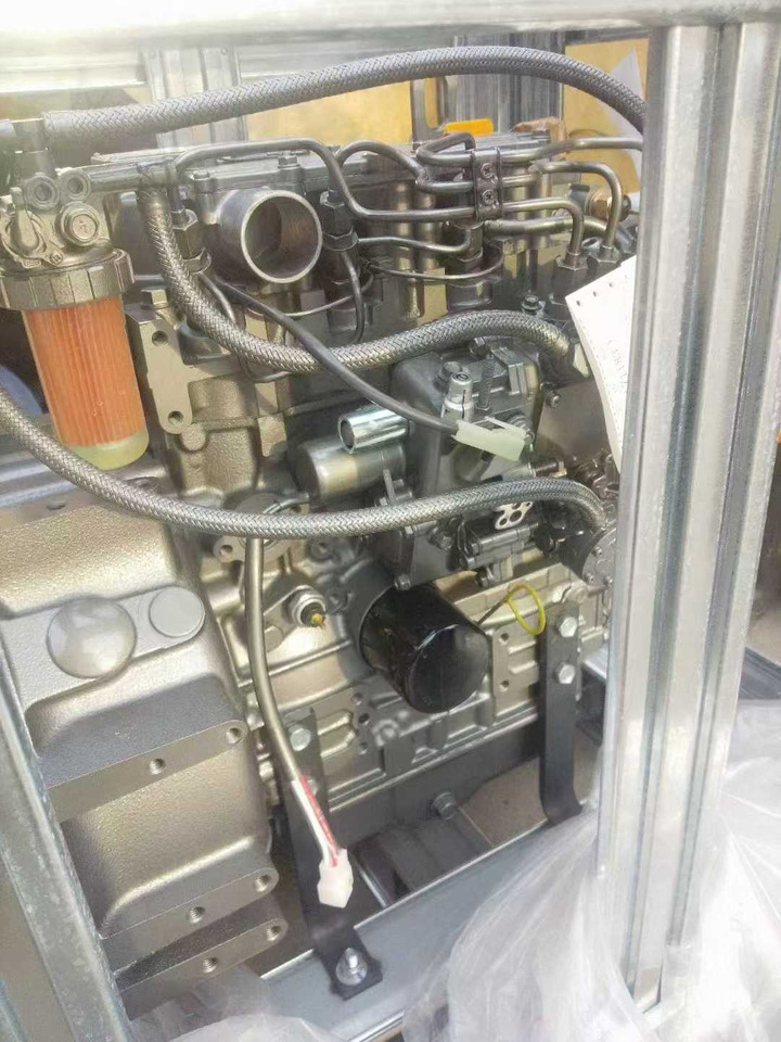 YANMAR 3TNV76 - Motor de Escavadeira: foto 2 YANMAR 3TNV76 - Motor de Escavadeira: foto 2