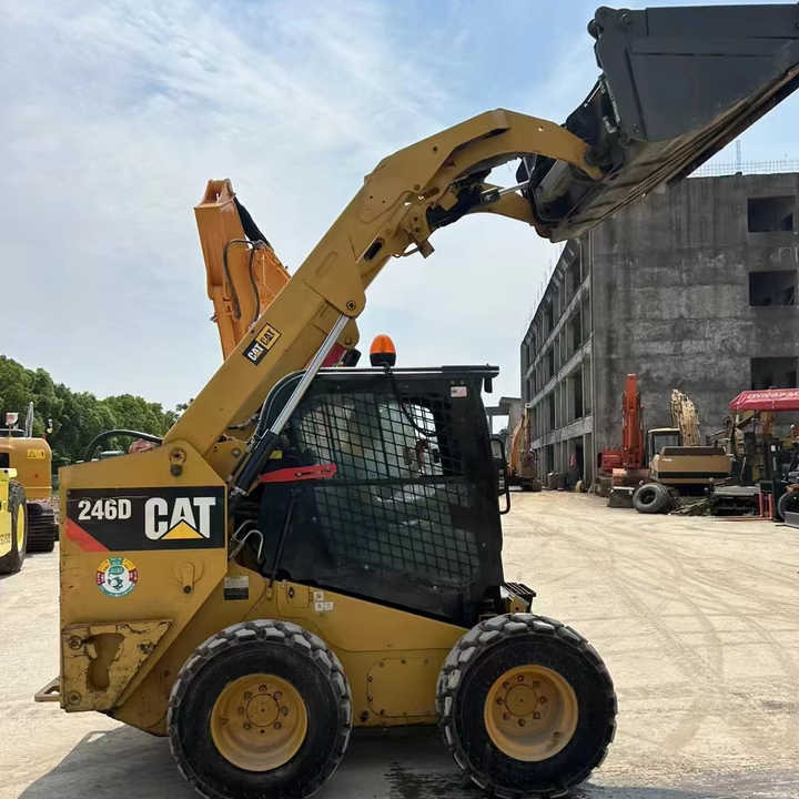 90% New Front Loader Tractor CAT 246D Skid Steer Loader / Used Cat 226B 246C 246d Mini Skid Steer Loader in Stock - Mini carregadeira: foto 1 90% New Front Loader Tractor CAT 246D Skid Steer Loader / Used Cat 226B 246C 246d Mini Skid Steer Loader in Stock - Mini carregadeira: foto 1