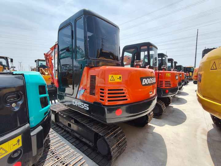 90% New Mini Excavator Doosan DH55, 5-Ton Mini Used High Quality - Mini escavadeira: foto 3 90% New Mini Excavator Doosan DH55, 5-Ton Mini Used High Quality - Mini escavadeira: foto 3