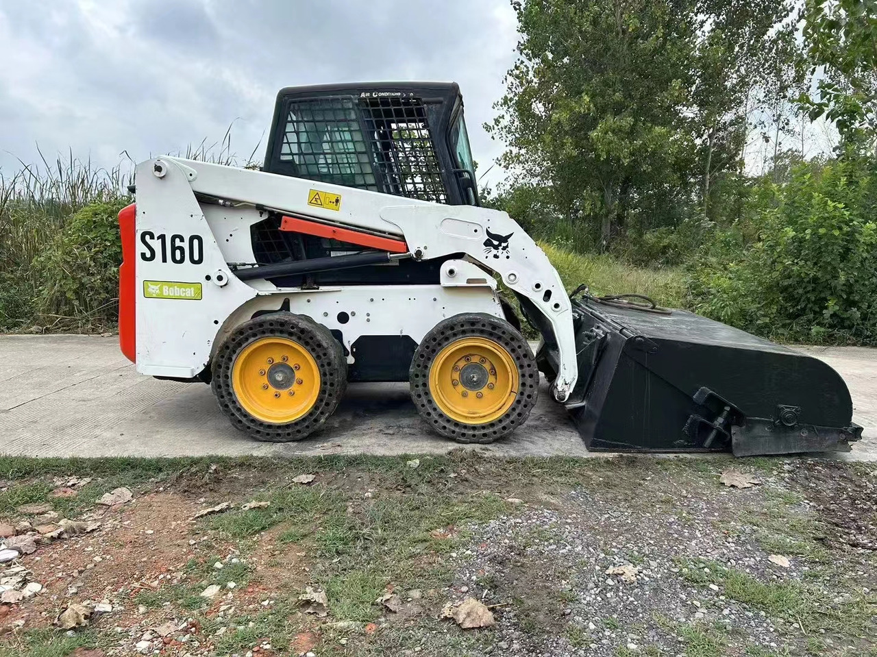 BOBCAT Second-hand Excellent Skidsteer Bobcat S160 - Mini carregadeira: foto 2 BOBCAT Second-hand Excellent Skidsteer Bobcat S160 - Mini carregadeira: foto 2
