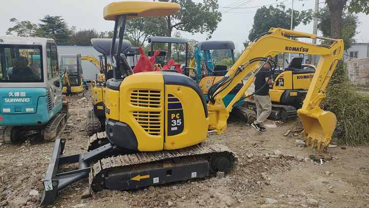 Best Quality Komatsu PC35-2 Used Mini Excavator Earth-moving Machinery in Good Condition - Escavadora de rastos: foto 3 Best Quality Komatsu PC35-2 Used Mini Excavator Earth-moving Machinery in Good Condition - Escavadora de rastos: foto 3