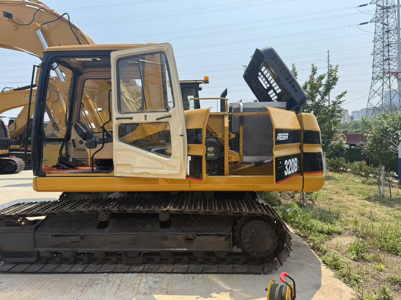 Escavadora de rastos CATERPILLAR 320B: foto 7