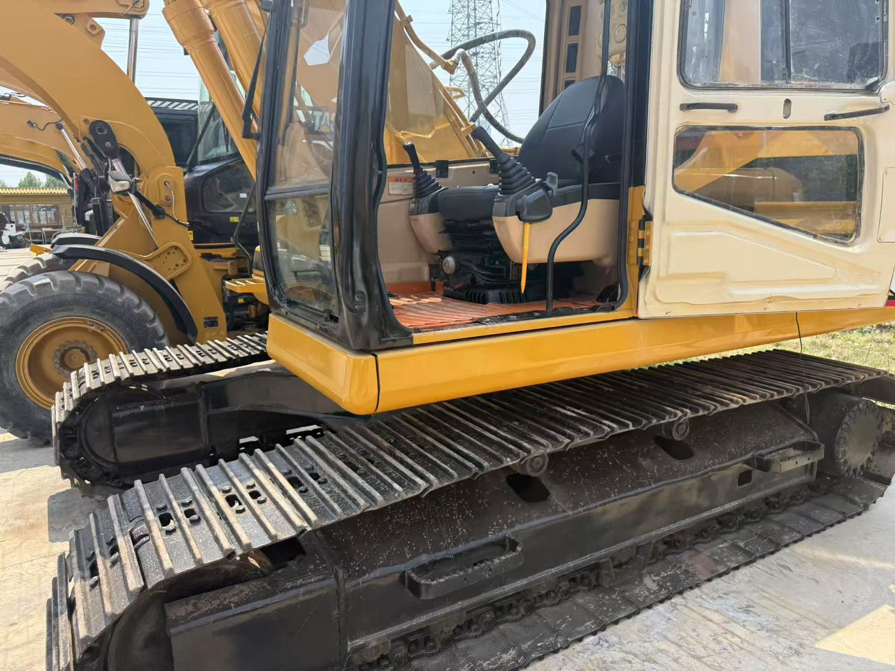 Escavadora de rastos CATERPILLAR 320B: foto 11