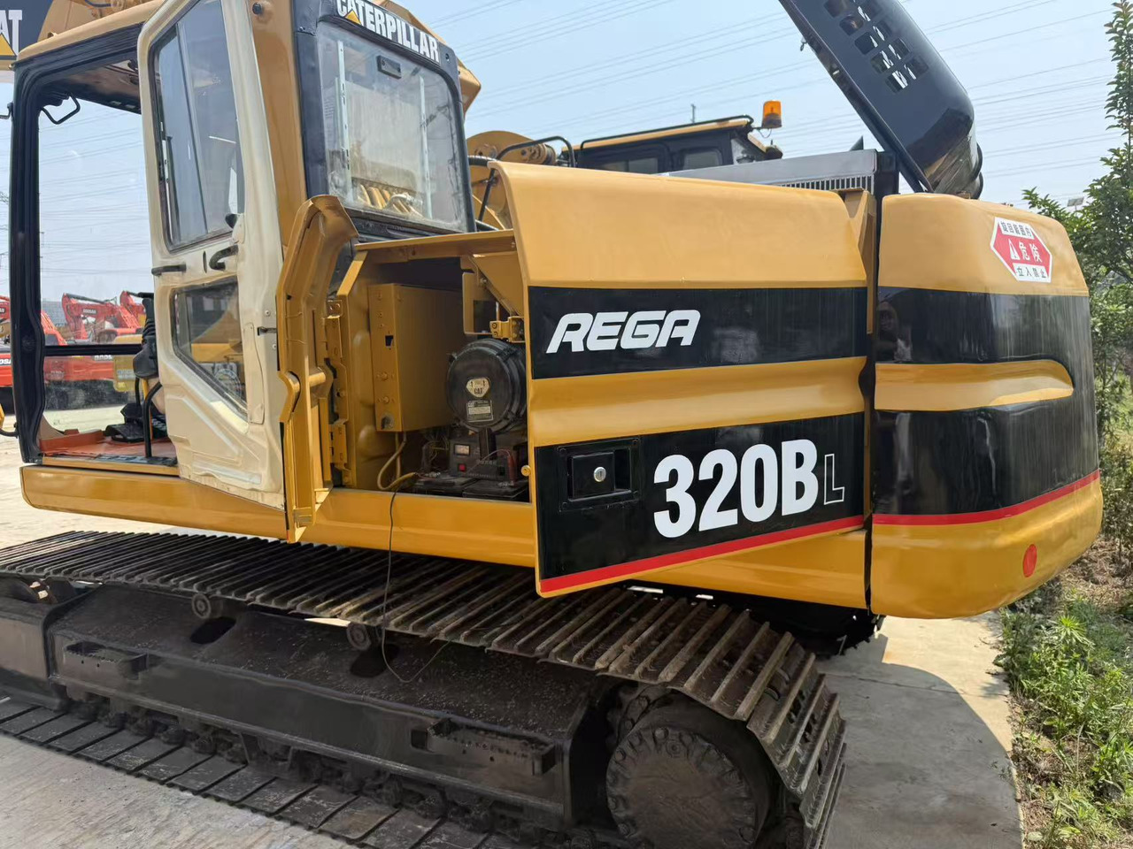 CATERPILLAR CRAWLER EXCAVATOR CAT 320B in Low Price for Hot Sale - Escavadora de rastos: foto 1 CATERPILLAR CRAWLER EXCAVATOR CAT 320B in Low Price for Hot Sale - Escavadora de rastos: foto 1