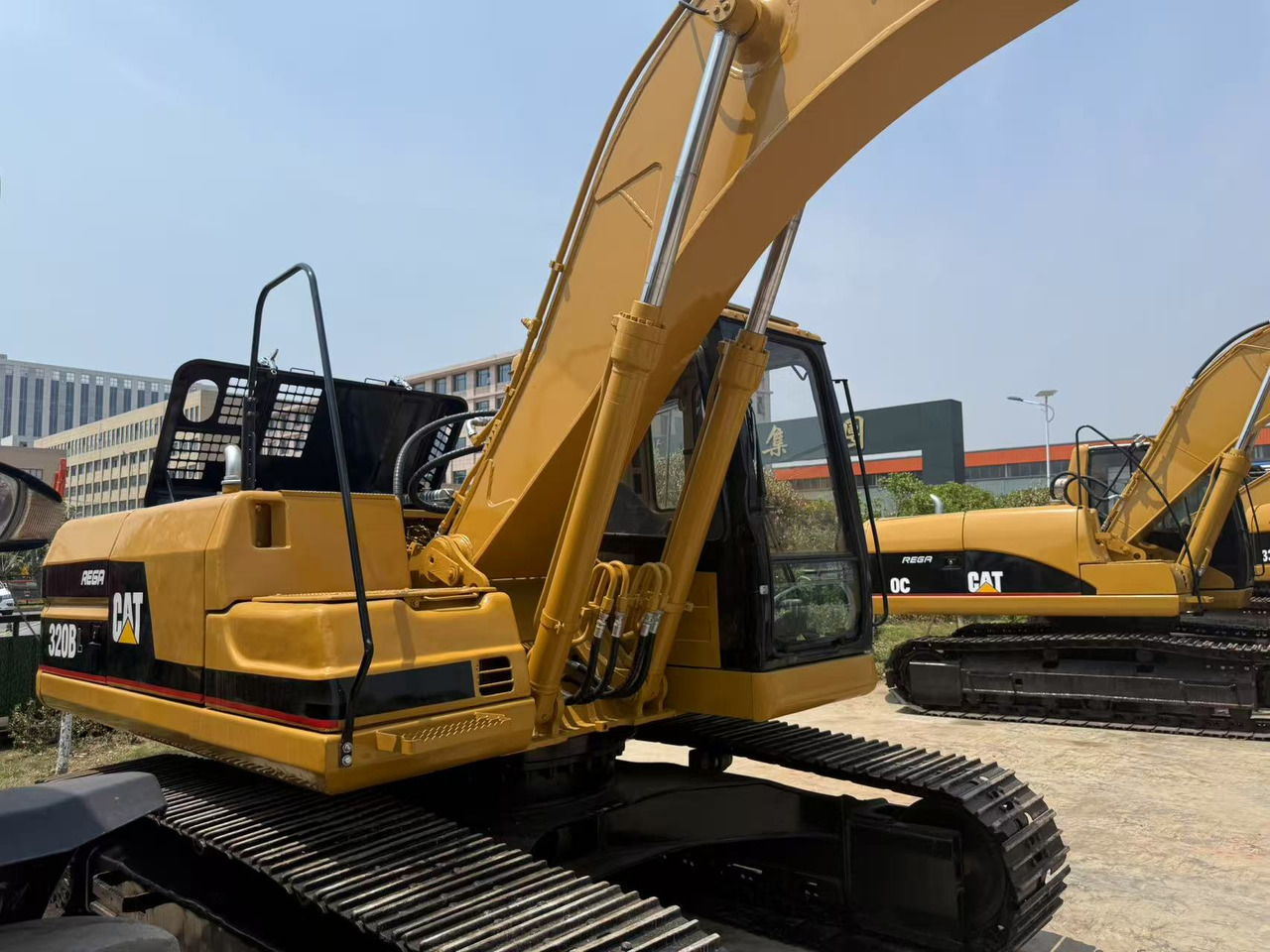 CATERPILLAR CRAWLER EXCAVATOR CAT 320B in Low Price for Hot Sale - Escavadora de rastos: foto 2 CATERPILLAR CRAWLER EXCAVATOR CAT 320B in Low Price for Hot Sale - Escavadora de rastos: foto 2