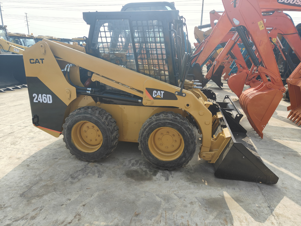 CATERPILLAR Used skid-steer CAT246D - Mini carregadeira: foto 2 CATERPILLAR Used skid-steer CAT246D - Mini carregadeira: foto 2