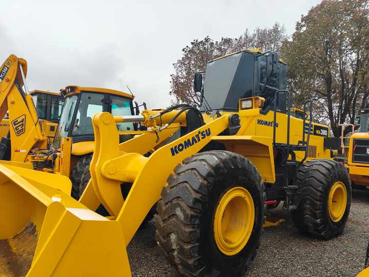 Certified Pre-Owned Komatsu WA380-3 | Heavy-Duty Loader for Mining/ Construction - Price Negotiable! - Retroescavadeira: foto 3 Certified Pre-Owned Komatsu WA380-3 | Heavy-Duty Loader for Mining/ Construction - Price Negotiable! - Retroescavadeira: foto 3