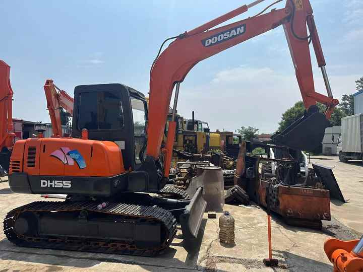 Low Shipping Used Excavator Doosan DH55 Good Condition with Low Hours - Escavadeira: foto 5 Low Shipping Used Excavator Doosan DH55 Good Condition with Low Hours - Escavadeira: foto 5
